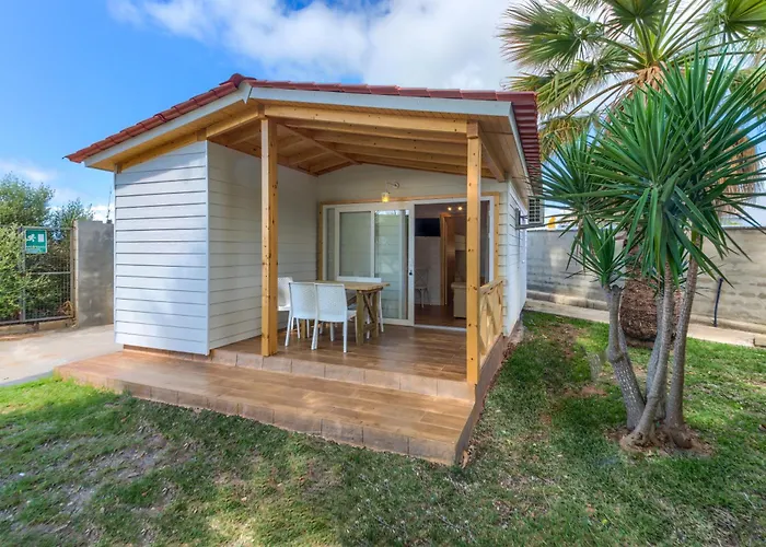 Camping Glamping -bungalows El Faro