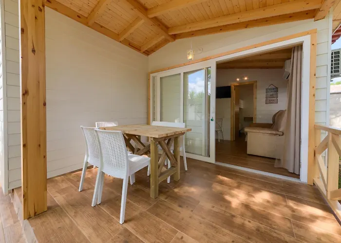 Camping Glamping -bungalows El Faro *