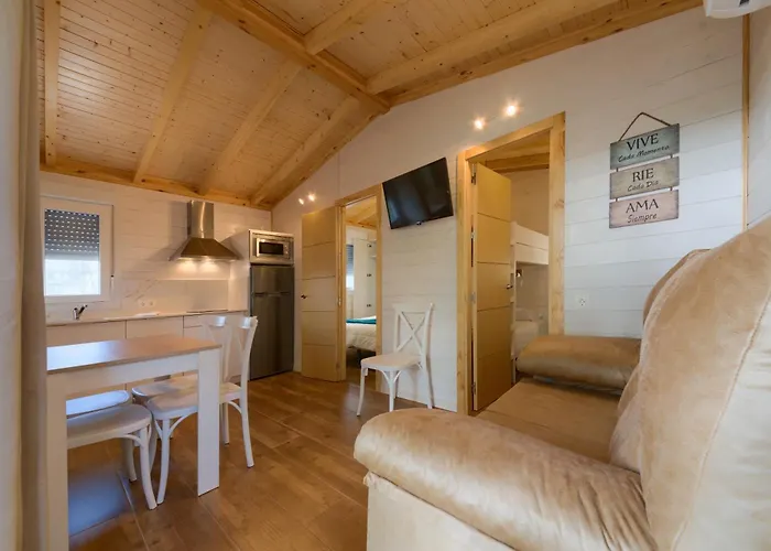 Camping Glamping -bungalows El Faro *
